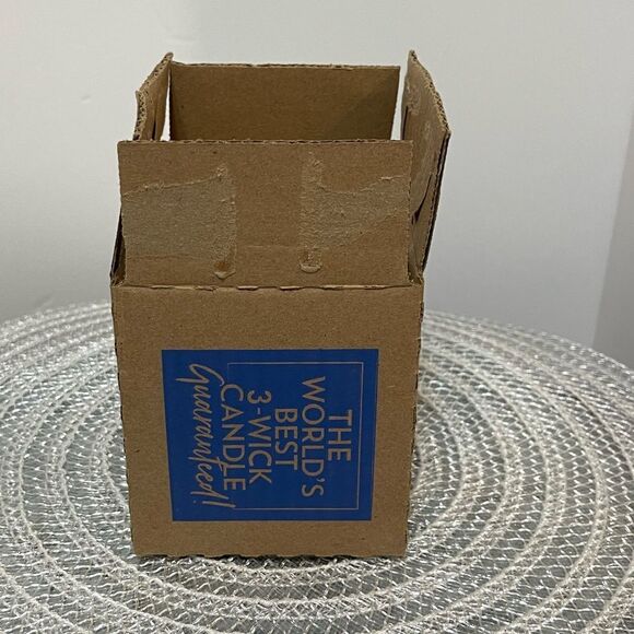 BBW Peppermint Bark 3 Wick Scented Candle NWT - Picture 4 of 4